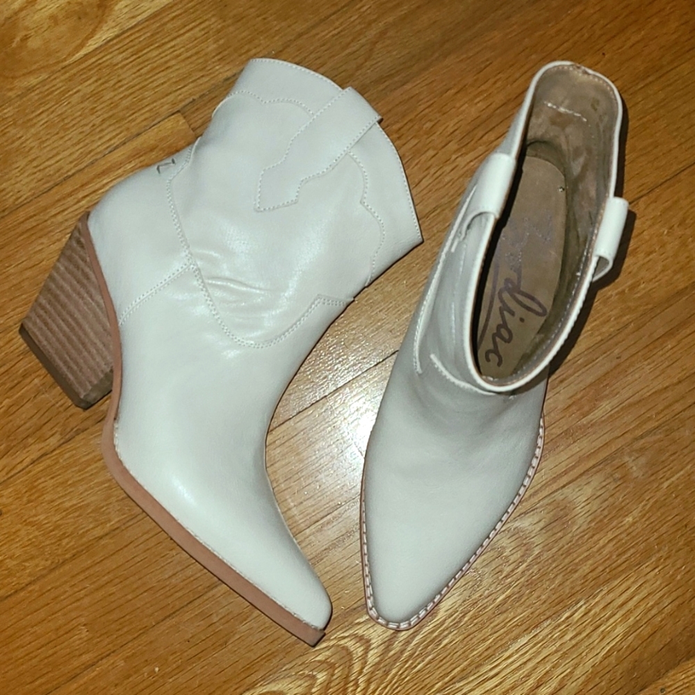 Zodiac Roslyn Wester Bootie